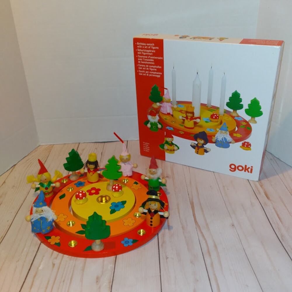 Goki Wooden Wreath Complete in Box w/ 14 figures Montessori